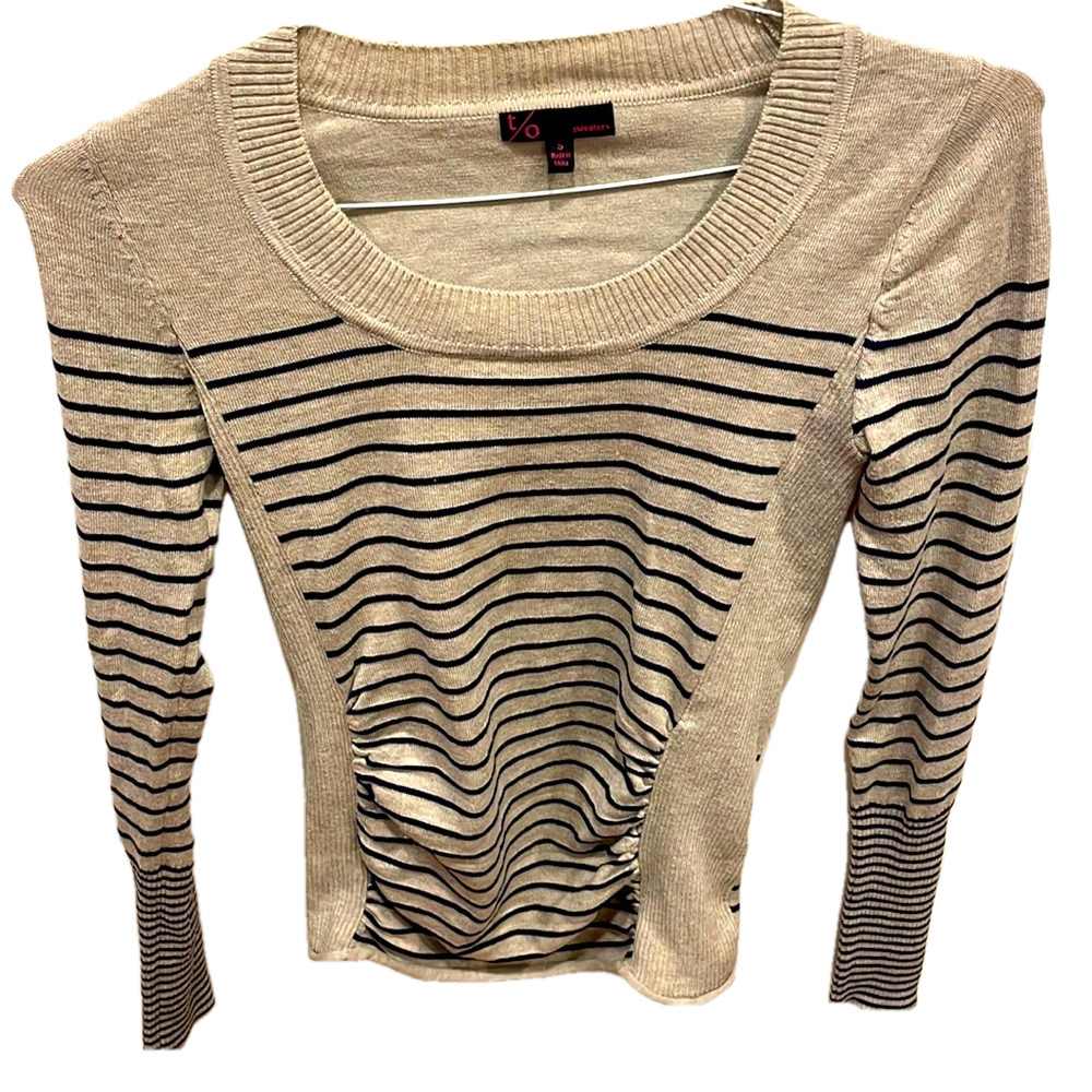 🌿Beige and navy casual long sleeved sweater rucheted sides size S🌿